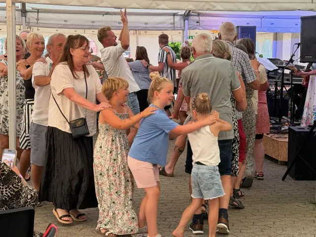 Sussi & Drengene live — Hestehaven camping, Glesborg
