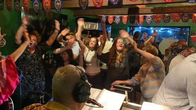 Sussi & Drengene live — Julestemning 2025